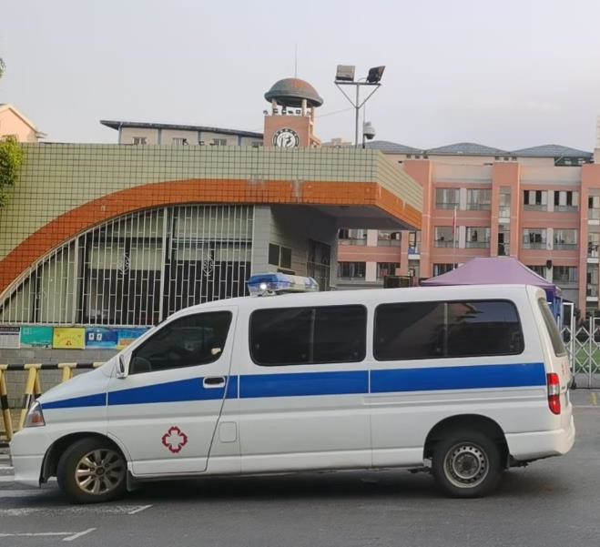 务川救护车出租护送骨折病人一公里多少钱